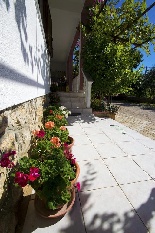 Apartments Zile Starigrad Paklenica Bagian luar foto