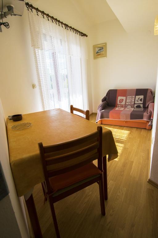 Apartments Zile Starigrad Paklenica Ruang foto