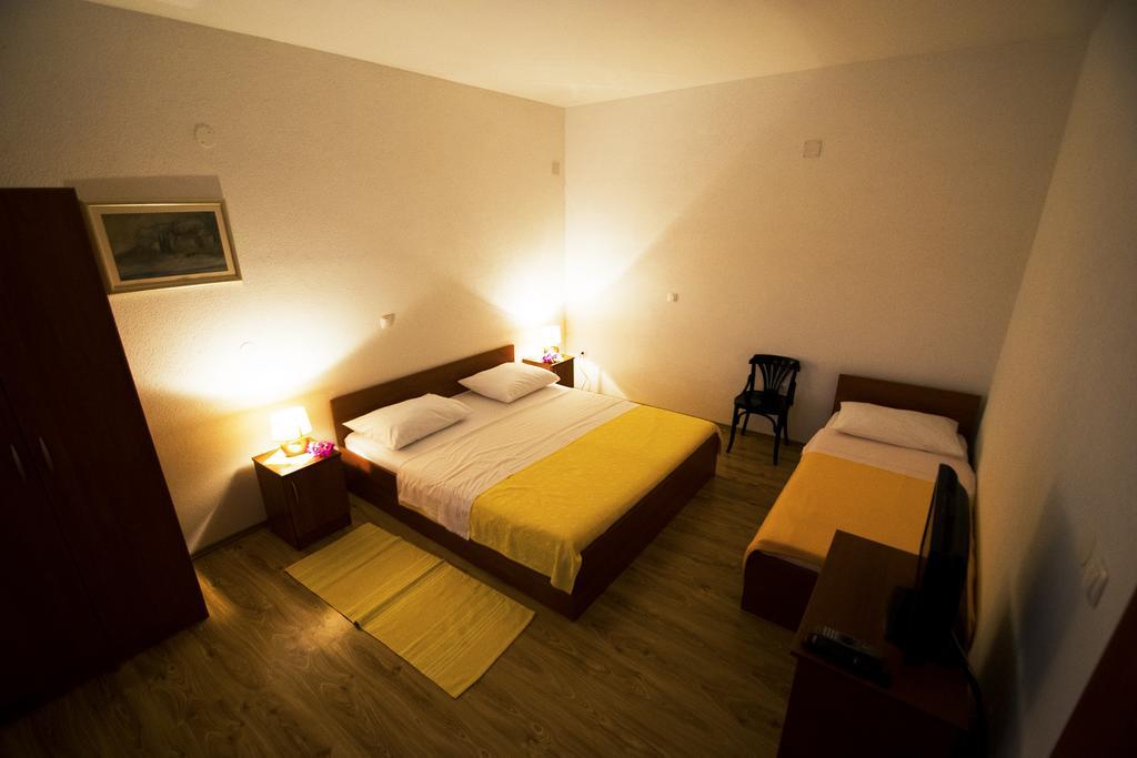 Apartments Zile Starigrad Paklenica Ruang foto