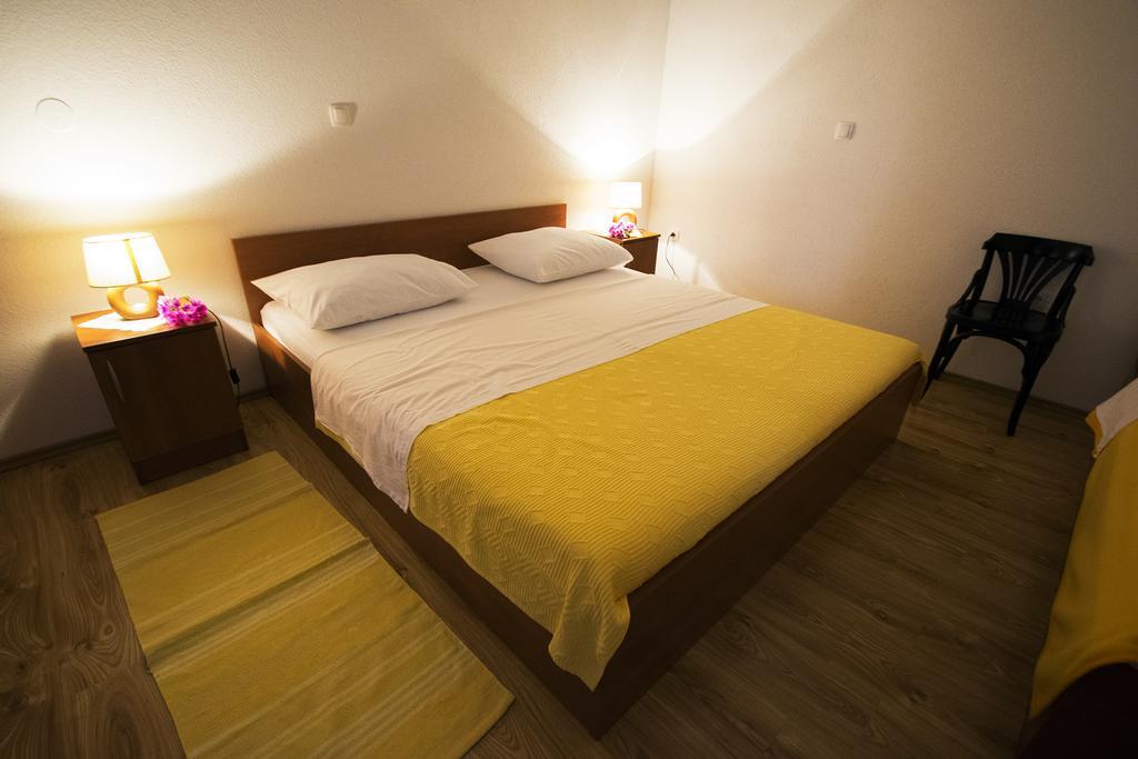 Apartments Zile Starigrad Paklenica Ruang foto