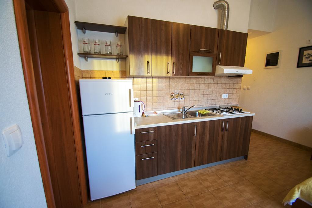 Apartments Zile Starigrad Paklenica Ruang foto