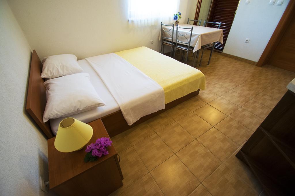 Apartments Zile Starigrad Paklenica Ruang foto