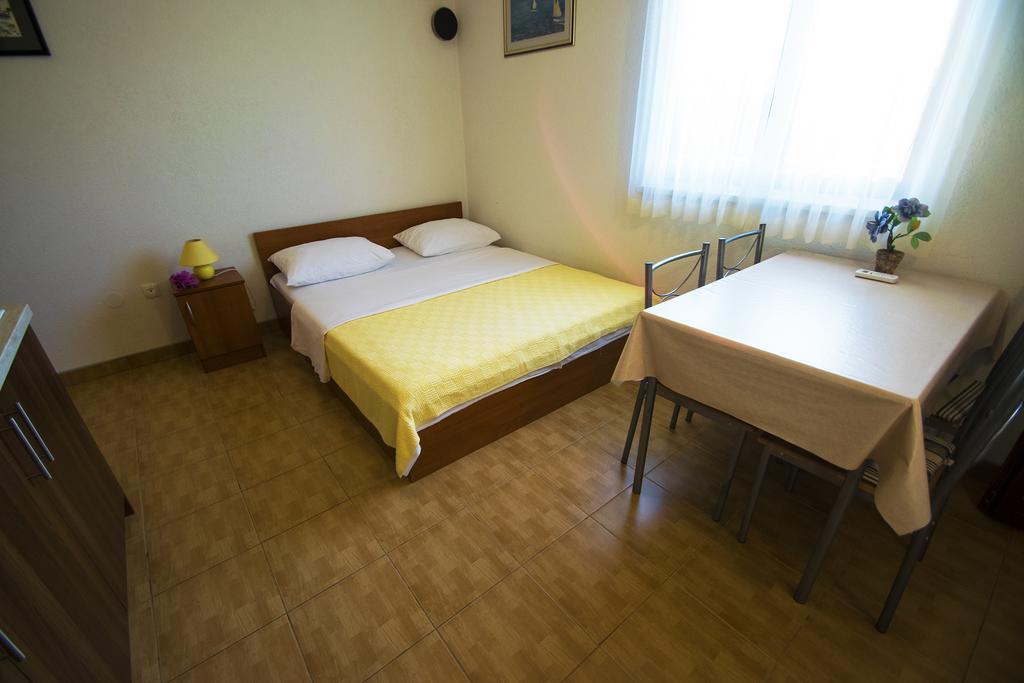 Apartments Zile Starigrad Paklenica Ruang foto