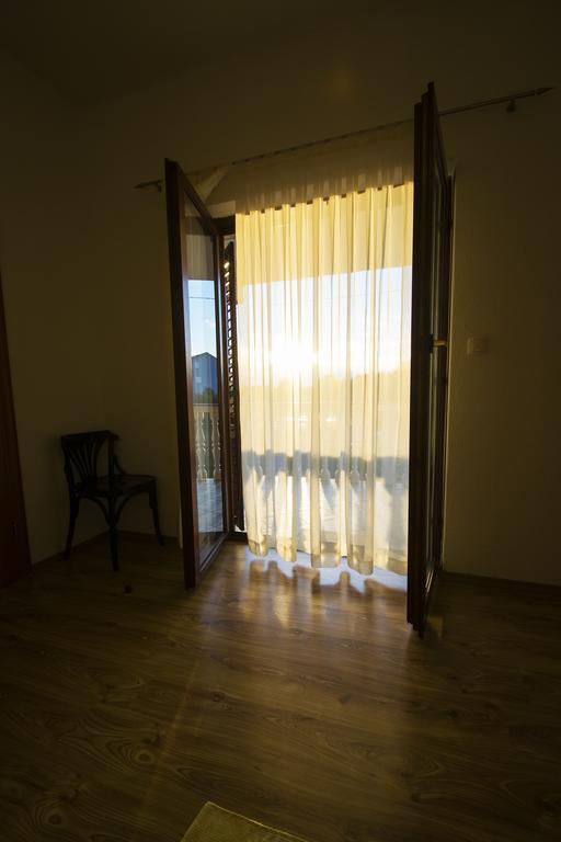 Apartments Zile Starigrad Paklenica Ruang foto