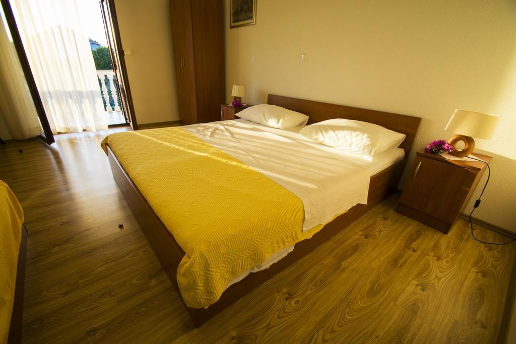 Apartments Zile Starigrad Paklenica Ruang foto