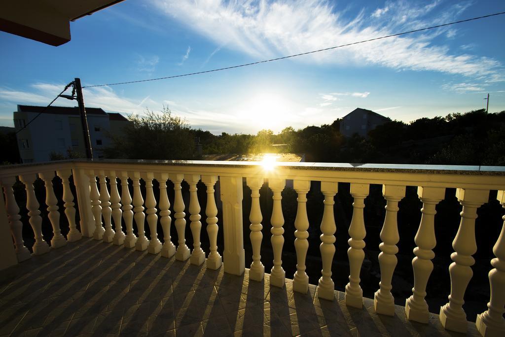 Apartments Zile Starigrad Paklenica Ruang foto