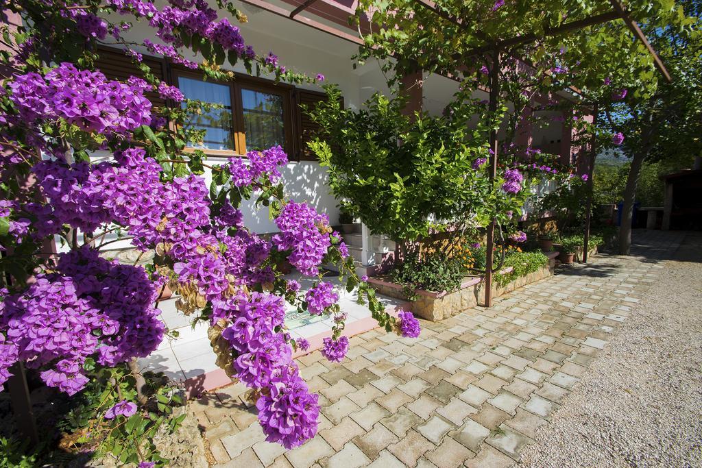 Apartments Zile Starigrad Paklenica Bagian luar foto