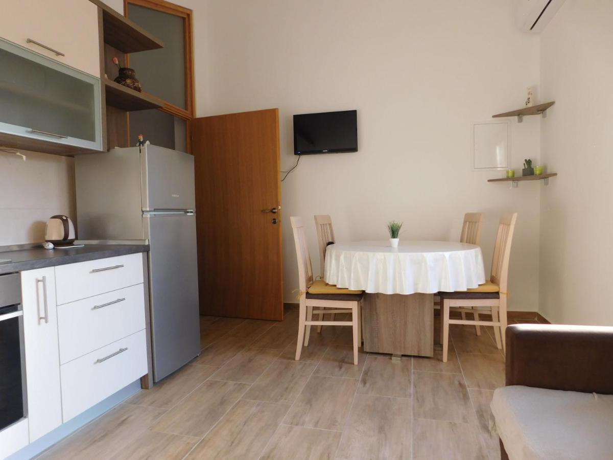 Apartments Zile Starigrad Paklenica Bagian luar foto
